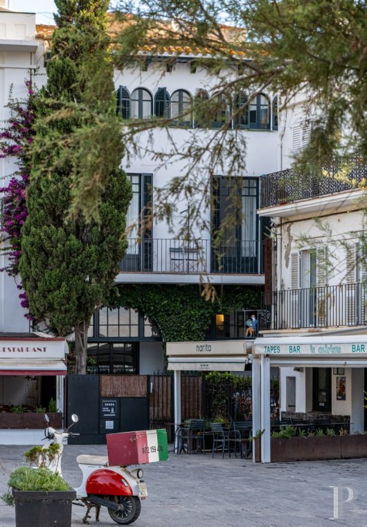 À Cadaques, dans le Parc naturel de Cap de Creus, une impressionnante maison de Peter Harnden, architecte des années 60 - photo  n°27